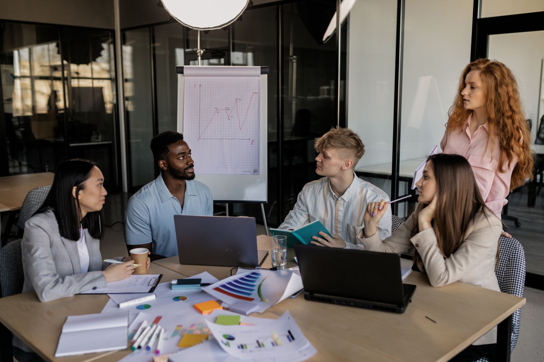 Instructor teaching edge computing architecture to a class