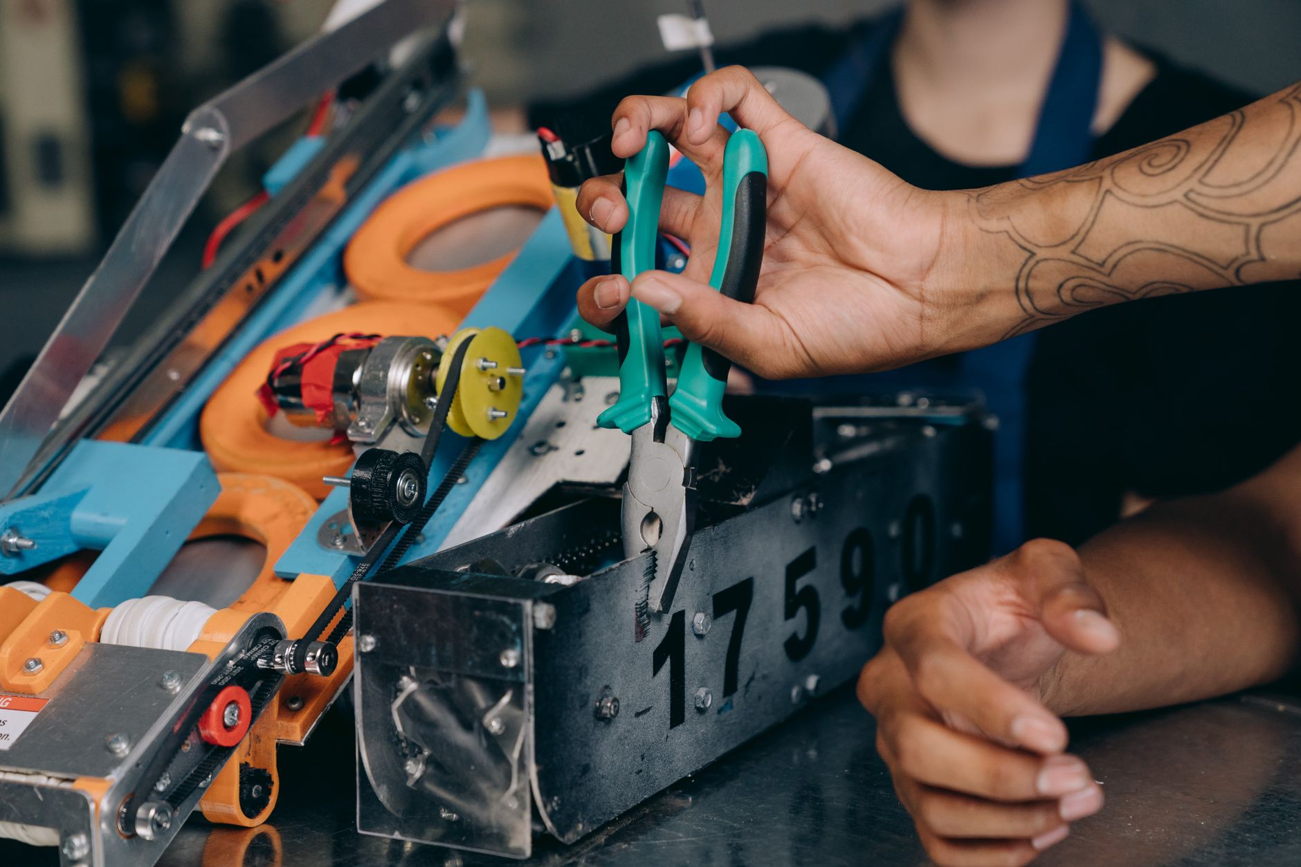 Instructor demonstrating gripper selection to a class