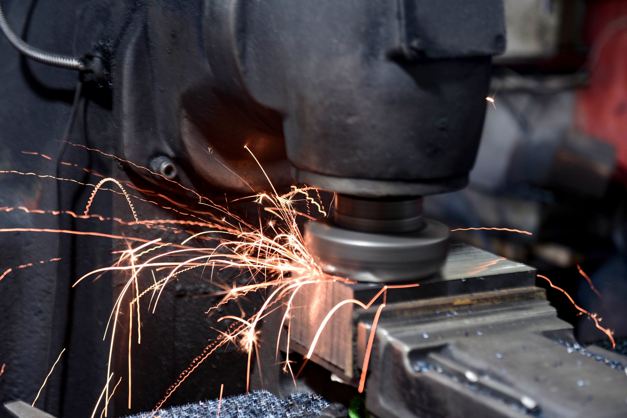Work rest blade and regulating wheel on a centerless grinder