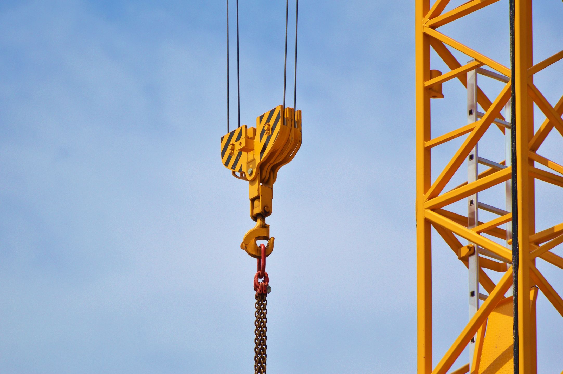Wire rope and shackle rigging equipment